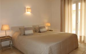 Amazing home in Montlimar with 5 Bedrooms, Private swimming pool and Outdoor swimming pool