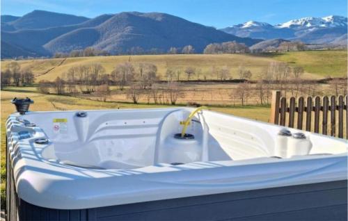 Amazing home in Montouss with Outdoor swimming pool, Jacuzzi and WiFi
