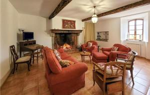 Amazing home in Montouss with Outdoor swimming pool, Jacuzzi and WiFi