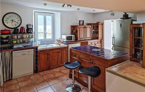 Amazing home in Montouss with Outdoor swimming pool, Jacuzzi and WiFi