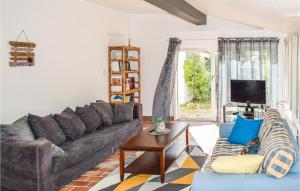 Amazing home in Navarrenx with Outdoor swimming pool, Private swimming pool and 2 Bedrooms