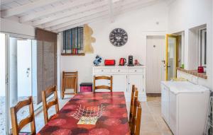 Amazing home in Navarrenx with Outdoor swimming pool, Private swimming pool and 2 Bedrooms