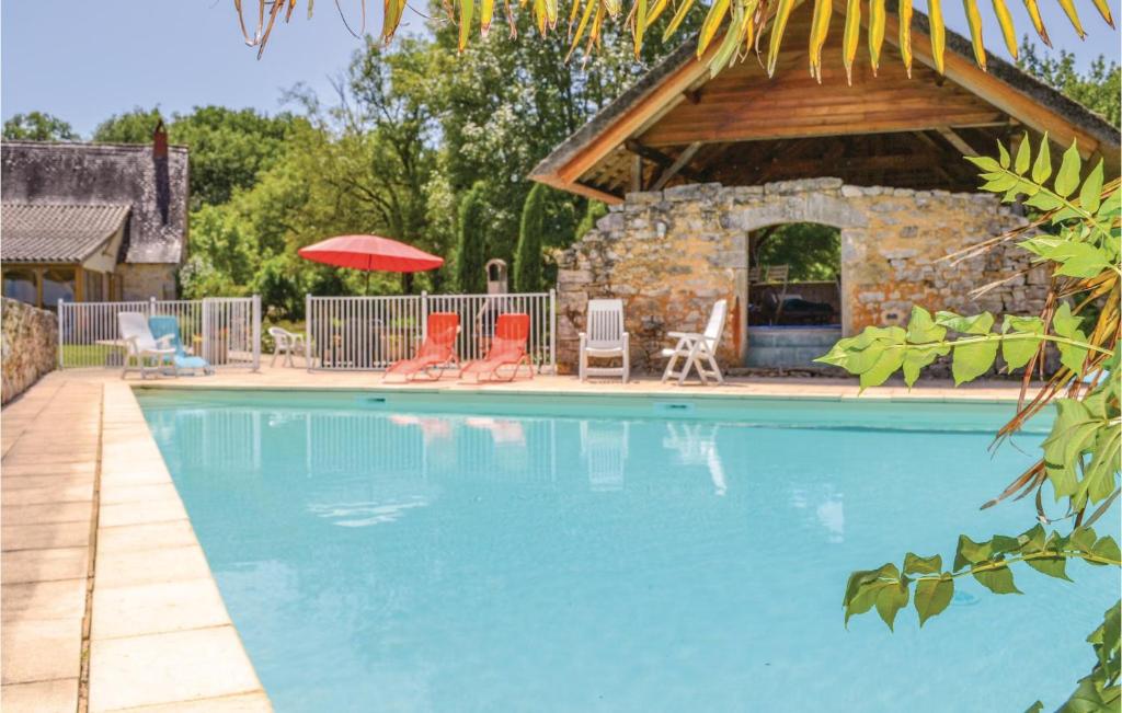 Amazing home in Padirac-Bascoul with 5 Bedrooms, WiFi and Private swimming pool , 46500 Padirac