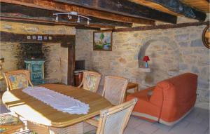 Amazing home in Padirac-Bascoul with 5 Bedrooms, WiFi and Private swimming pool