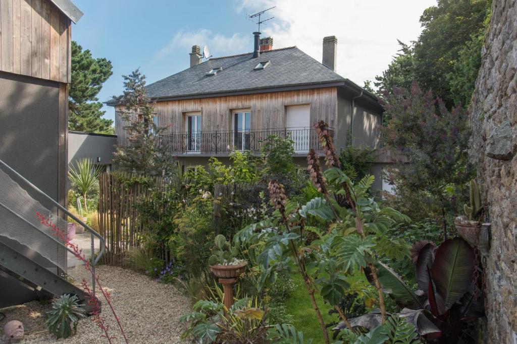 Amazing home in Pailloles with WiFi and 2 Bedrooms