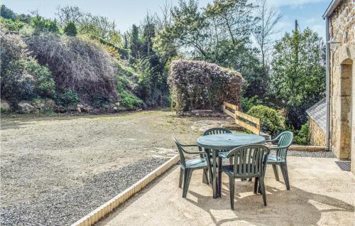 Amazing home in PENVENAN with 2 Bedrooms and WiFi