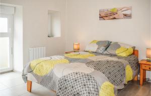 Amazing home in PENVENAN with 2 Bedrooms and WiFi