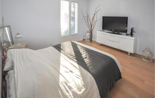 Amazing home in Peymeinade with 3 Bedrooms, Private swimming pool and Outdoor swimming pool