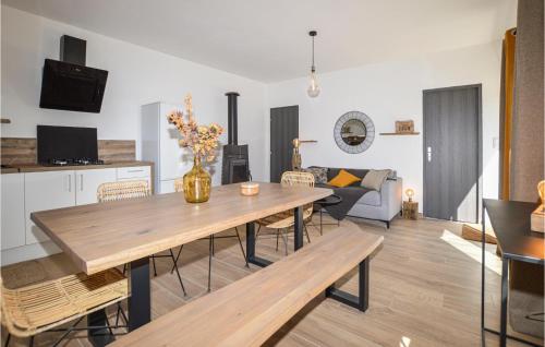 Amazing home in Pila canale with 2 Bedrooms and WiFi