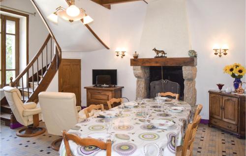 Amazing home in Plancoet w/ 4 Bedrooms and WiFi