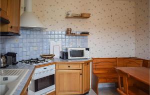 Amazing home in Pleubian with 4 Bedrooms and WiFi