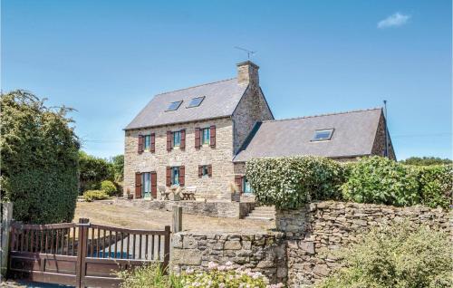 Amazing home in Pleudaniel with 4 Bedrooms, Private swimming pool and Outdoor swimming pool