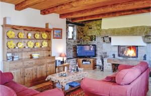 Amazing home in Pleudaniel with 4 Bedrooms, Private swimming pool and Outdoor swimming pool