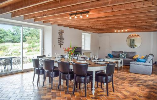 Amazing home in Plouezec with 6 Bedrooms and WiFi