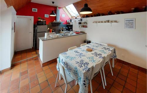 Amazing home in Plouguerneau with WiFi and 4 Bedrooms