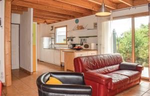 Amazing home in Plounour-Trez with 3 Bedrooms, Sauna and WiFi