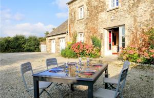 Amazing home in Portbail with 4 Bedrooms and WiFi