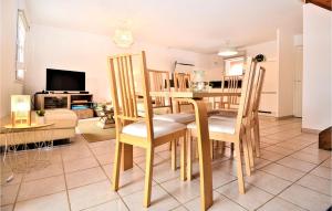 Amazing home in Poulx with WiFi, 3 Bedrooms and Outdoor swimming pool