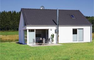 Amazing home in Prm OT Walcherath with 3 Bedrooms and Sauna