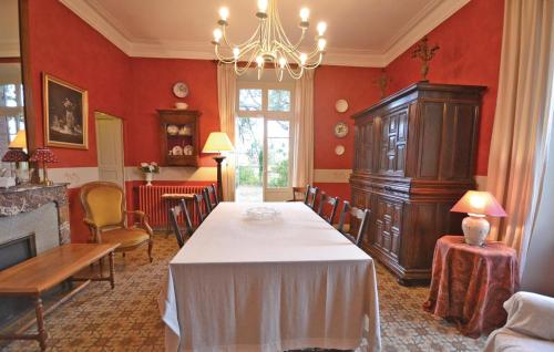 Amazing home in Puymeras with 4 Bedrooms and WiFi