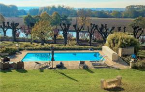 Amazing home in Ravires with Outdoor swimming pool, 5 Bedrooms and Private swimming pool