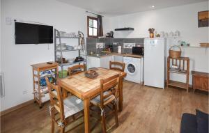 Amazing home in Robion with Outdoor swimming pool, WiFi and 1 Bedrooms