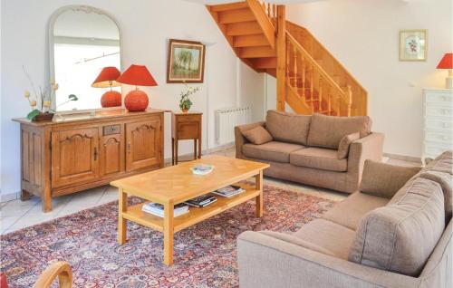 Amazing home in Roisel with 3 Bedrooms and WiFi