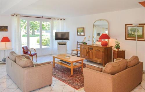 Amazing home in Roisel with 3 Bedrooms and WiFi