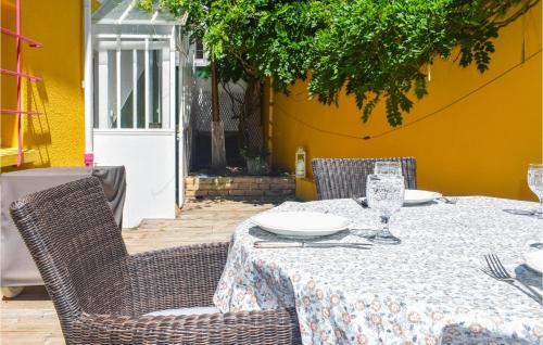 Amazing home in Royan with WiFi and 4 Bedrooms