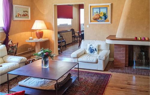 Amazing home in Royan with WiFi and 4 Bedrooms