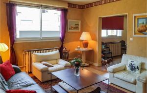 Amazing home in Royan with WiFi and 4 Bedrooms