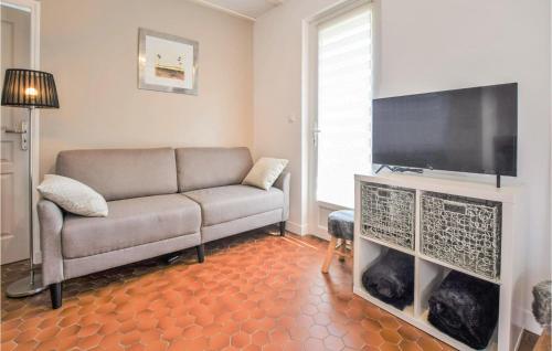 Amazing home in Saint-Aubin-sur-Mer with WiFi and 3 Bedrooms