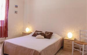 Amazing home in Saint Didier with 3 Bedrooms, WiFi and Outdoor swimming pool