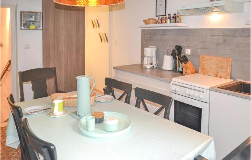 Amazing home in Saint-Gervais-sur-Mare with 2 Bedrooms
