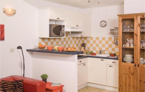 Amazing home in Saint-Hilaire-de-Riez with 3 Bedrooms and Outdoor swimming pool