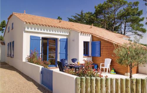 Amazing home in Saint-Hilaire-de-Riez with 3 Bedrooms and Outdoor swimming pool
