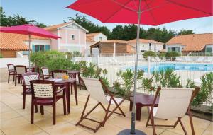 Amazing home in Saint-Hilaire-de-Riez with 3 Bedrooms and Outdoor swimming pool