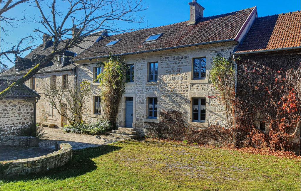 Maison de vacances Amazing home in Saint-Marc--Loubaud with WiFi and 4 Bedrooms  23460 Saint-Marc-à-Loubaud