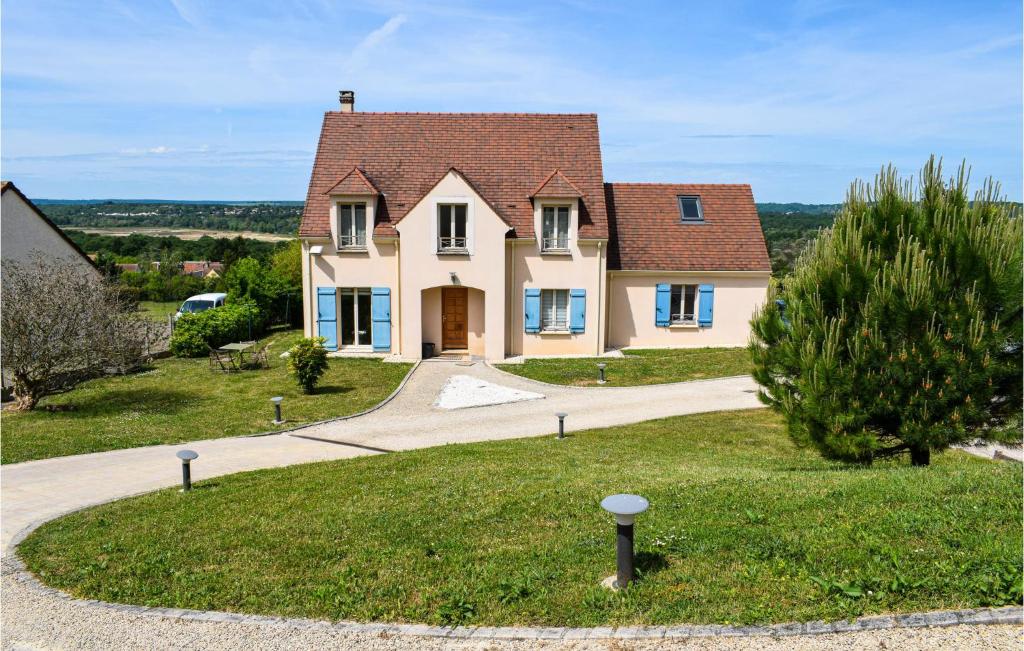 Amazing home in Saint-Martin-la-Garenn with WiFi and 4 Bedrooms , 78520 Saint-Martin-la-Garenne