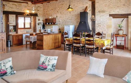 Amazing home in Sarrazac with 3 Bedrooms, WiFi and Outdoor swimming pool