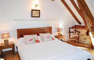 Amazing home in Sarrazac with 3 Bedrooms, WiFi and Outdoor swimming pool