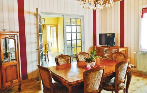 Amazing home in Senlecques with 3 Bedrooms and WiFi