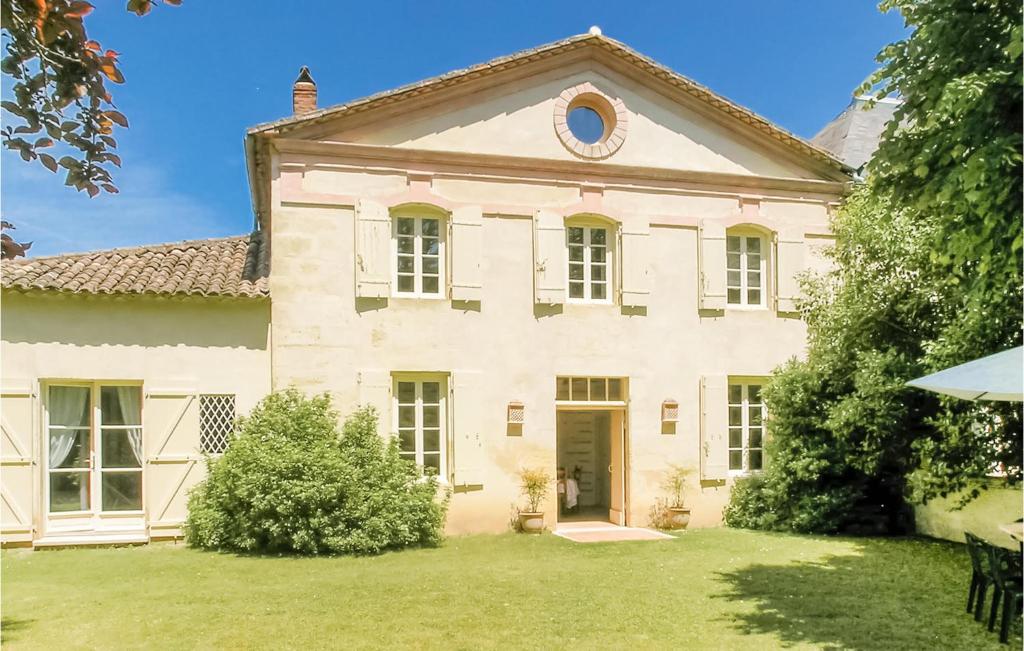 Maison de vacances Amazing home in St Antoine de Breuilh with WiFi, Private swimming pool and Outdoor swimming pool  24230 Saint-Antoine-de-Breuilh