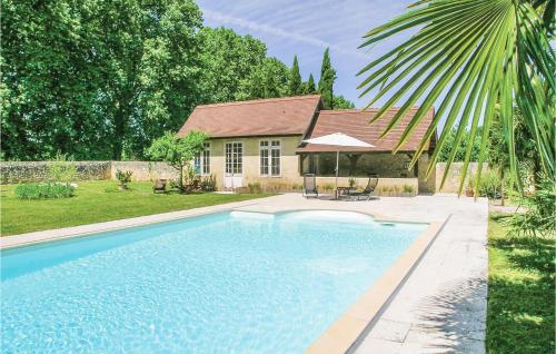 Amazing home in St Antoine de Breuilh with WiFi, Private swimming pool and Outdoor swimming pool