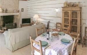 Amazing home in St Antoine de Breuilh with WiFi, Private swimming pool and Outdoor swimming pool