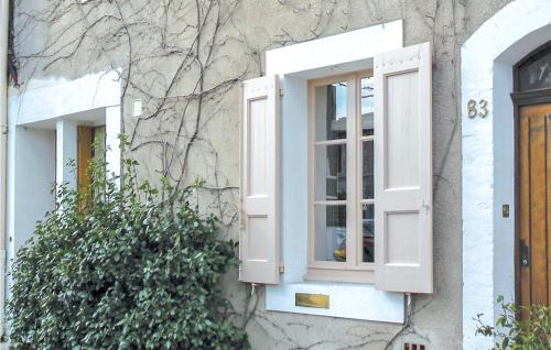 Amazing home in St Didier with 4 Bedrooms and WiFi