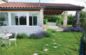Amazing home in St Fort sur Gironde with 3 Bedrooms and WiFi