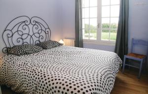 Amazing home in St Fort sur Gironde with 3 Bedrooms and WiFi