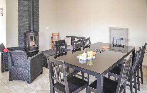 Amazing home in ST MICHEL with WiFi and 3 Bedrooms
