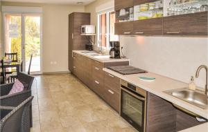 Amazing home in ST MICHEL with WiFi and 3 Bedrooms